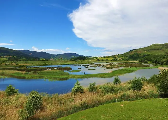 Hotel Urdaibai Bird Center *