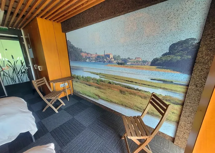 Hotel Urdaibai Bird Center *